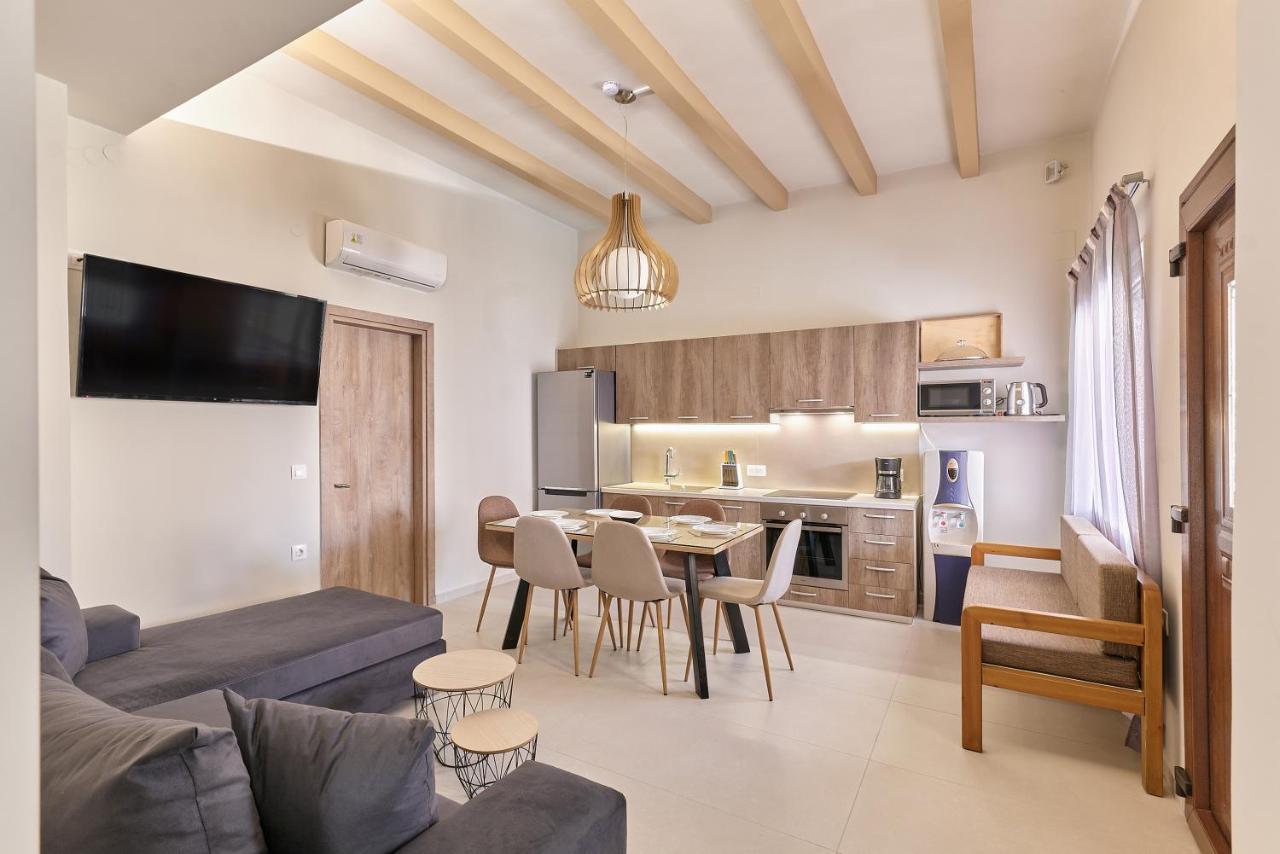 Villa 2 Bedroom With Heated Swimming Pool-spa Whirlpool-bbq! *