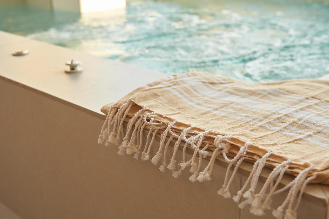 2 Bedroom With Heated Swimming Pool-spa Whirlpool-bbq! Vila Melidhónion