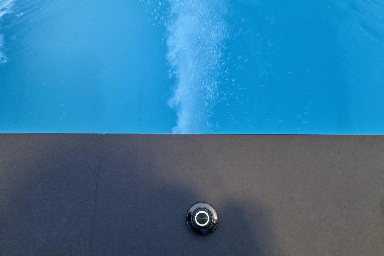2 Bedroom With Heated Swimming Pool-spa Whirlpool-bbq!